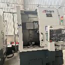 出售:臺灣油機KV200E C數(shù)式立控車銑中心，其中一臺Z軸加高，轉(zhuǎn)旋.