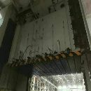 濟南二機1800噸多連桿壓力機一臺，行程1000，模高1400.