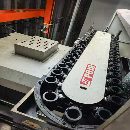 工廠在位珂業，臺灣省原裝瀧鋒光機SK-4025龍門加工中.