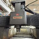 威立425龍門，工作臺2.4米4米，門寬2.7米，門高1.7米.